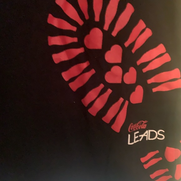 Coca-Cola Leads Love Hearts Footprint graphic T-shirt advertising - Picture 5 of 5